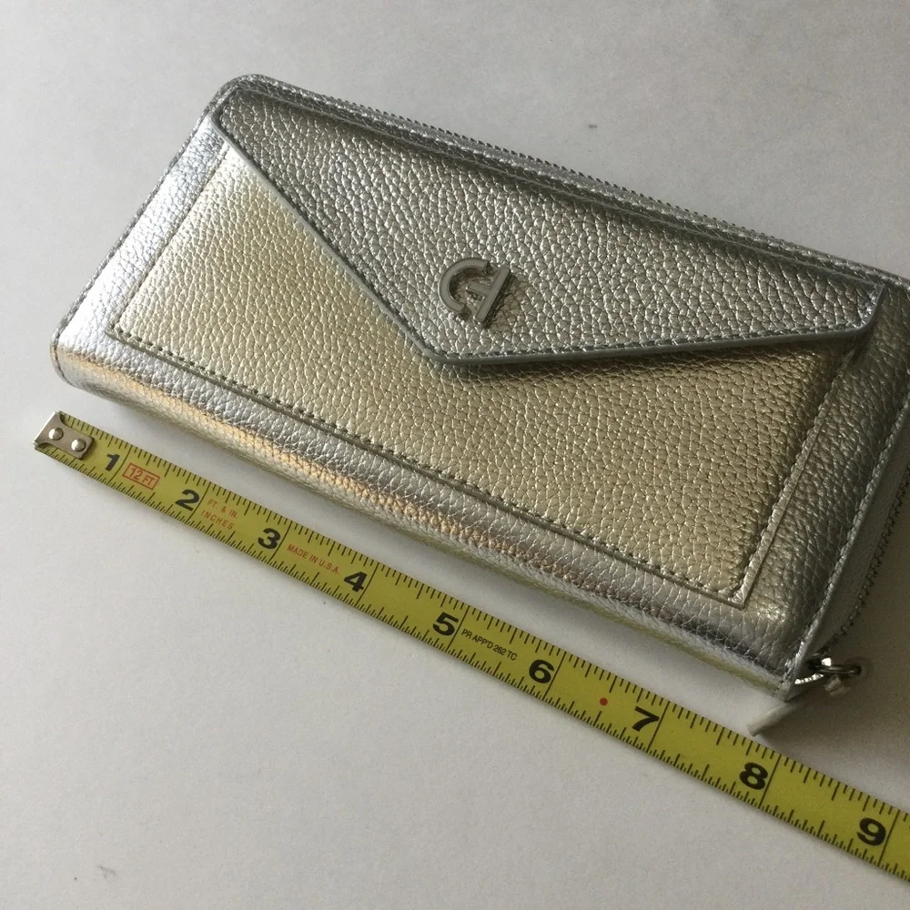 COLE HAAN TOWN CONTINENTAL ZIP AROUND LEATHER WALLET SILVER / GOLD METALLIC NEW